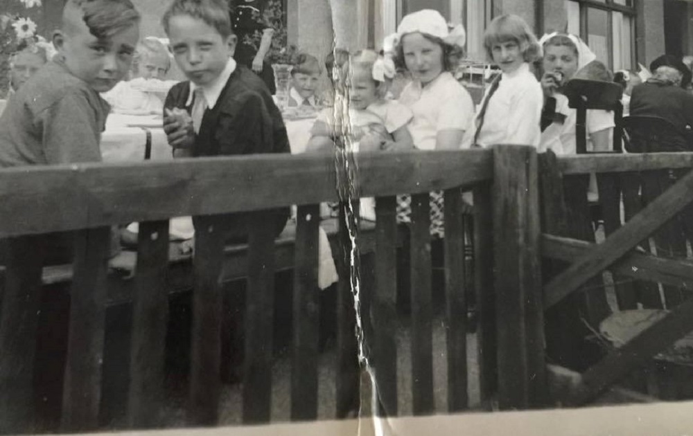Enfield Avenue Party 1945